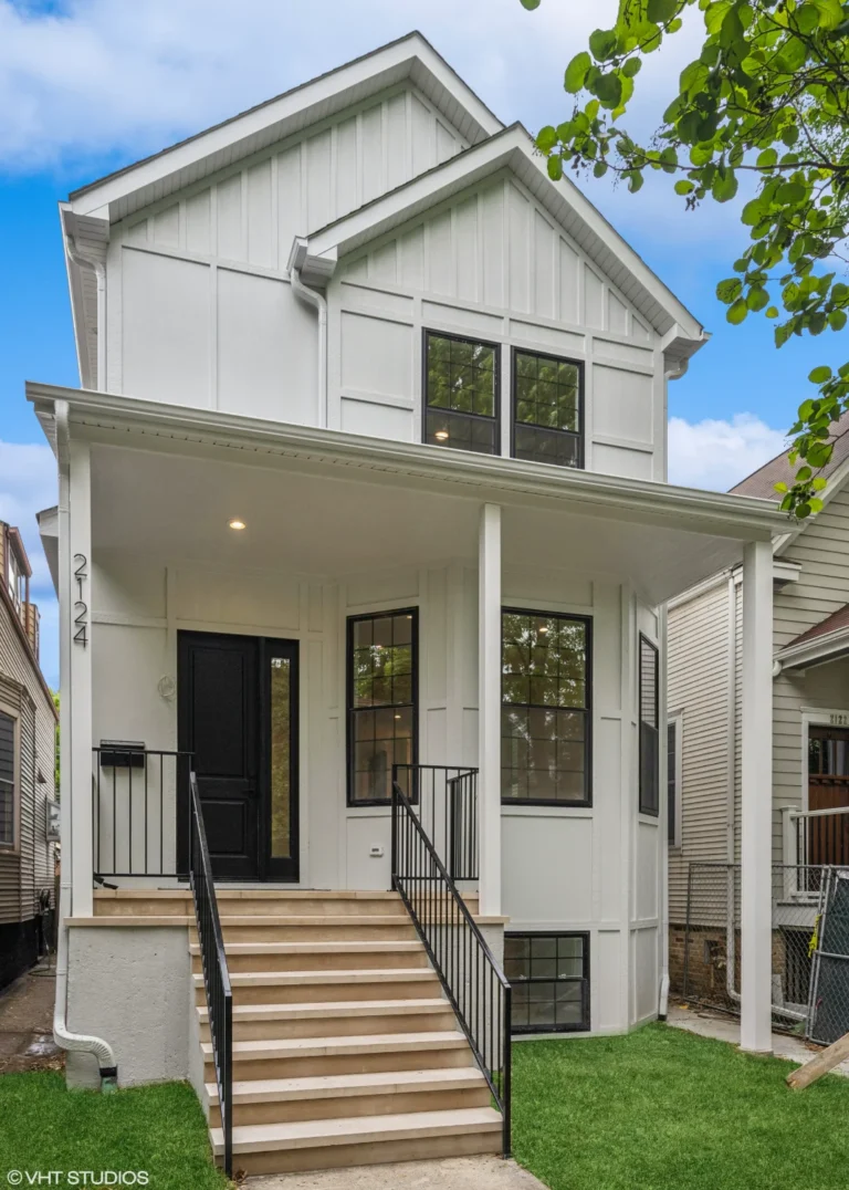 2124 W Waveland